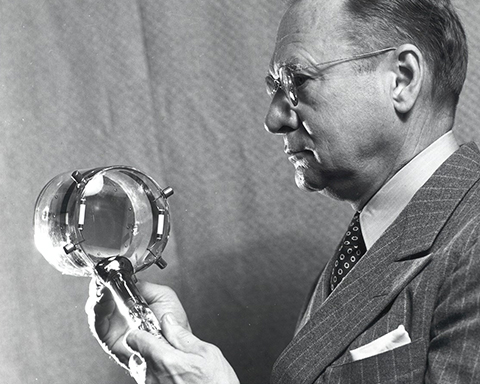 Today in History November 18 - 1929 Vladimir Zworykin presented his new 'kinescope'